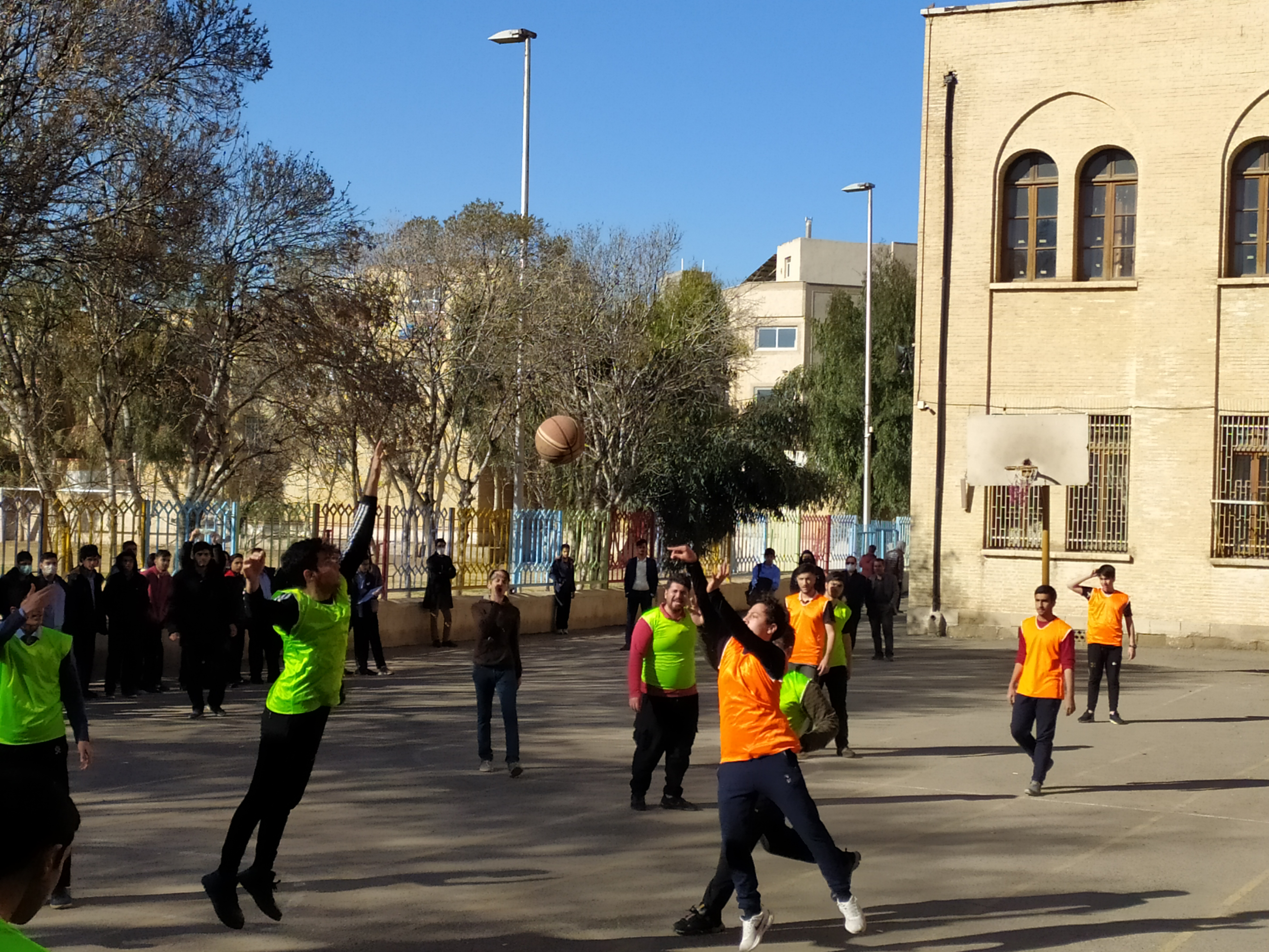 مسابقات ورزشی دبیرستان ماندگار امام صادق (ع)